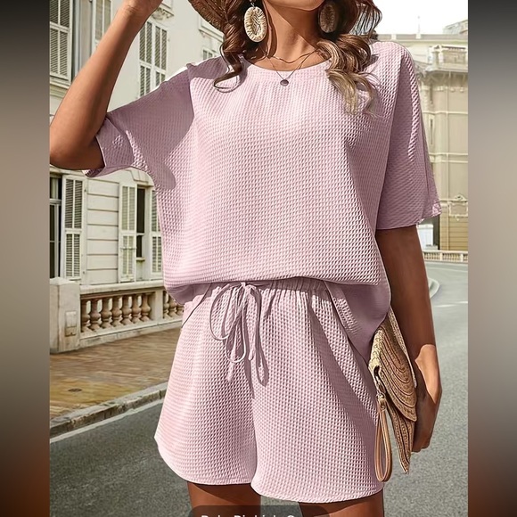 Pants - NEW Waffle 2 piece Set Short Sleeve Tee & Drawstring Shorts Outfit SZ L (8/10)